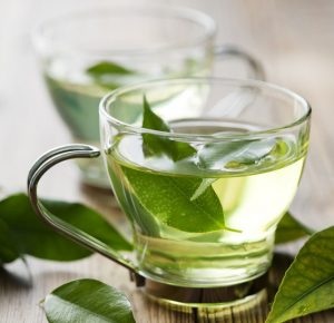 Một cốc trà xanh vào mùa hè thật tuyệt